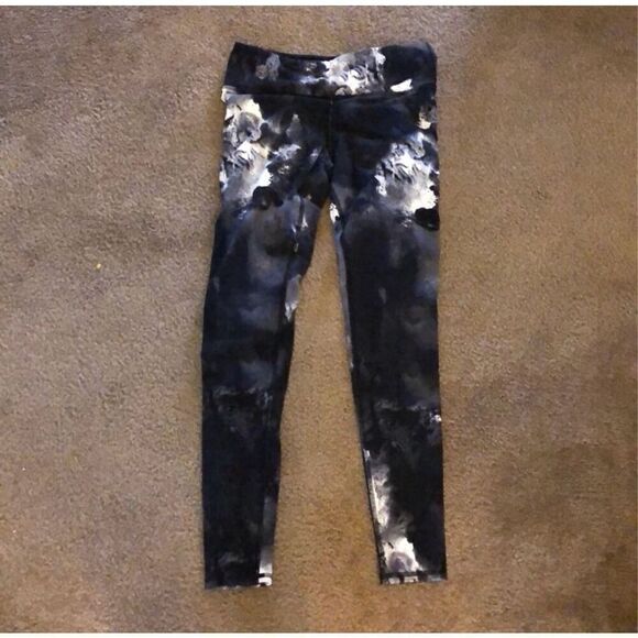 Alo Yoga airbrush leggings size xs black white pattern - Picture 4 of 4